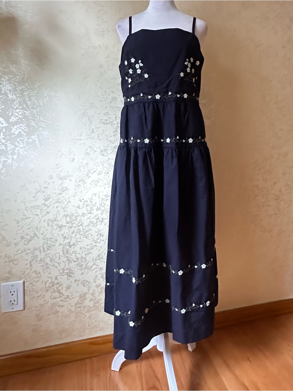 Black Spaghetti-Strap Floral Embroidered Formal Dress